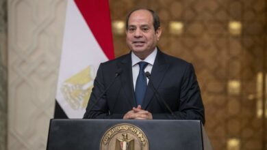 السيسي يهنئ أحمد الشرع بتوليه منصب رئاسة سوريا