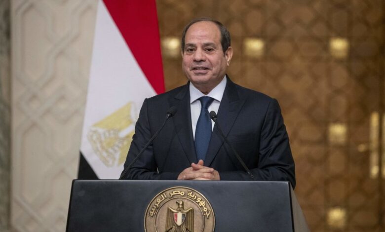 السيسي يهنئ أحمد الشرع بتوليه منصب رئاسة سوريا