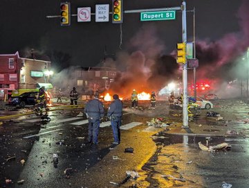 تحطم طائرة صغيرة في فيلادلفيا وسقوط ضحايا 1 تحطم طائرة صغيرة في فيلادلفيا وسقوط ضحايا