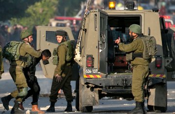 الضفة الغربية.. الاحتلال يعتقل 9 فلسطينيين في طوباس 1 الضفة الغربية.. الاحتلال يعتقل 9 فلسطينيين في طوباس