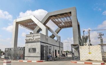 معبر رفح البري يستقبل 36 مصابًا فلسطينياً للعلاج في مصر