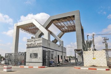 معبر رفح البري يستقبل 36 مصابًا فلسطينياً للعلاج في مصر