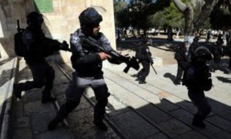 إصابة عشرات الفلسطينيين بالاختناق جنوب بيت لحم 1 إصابة عشرات الفلسطينيين بالاختناق جنوب بيت لحم