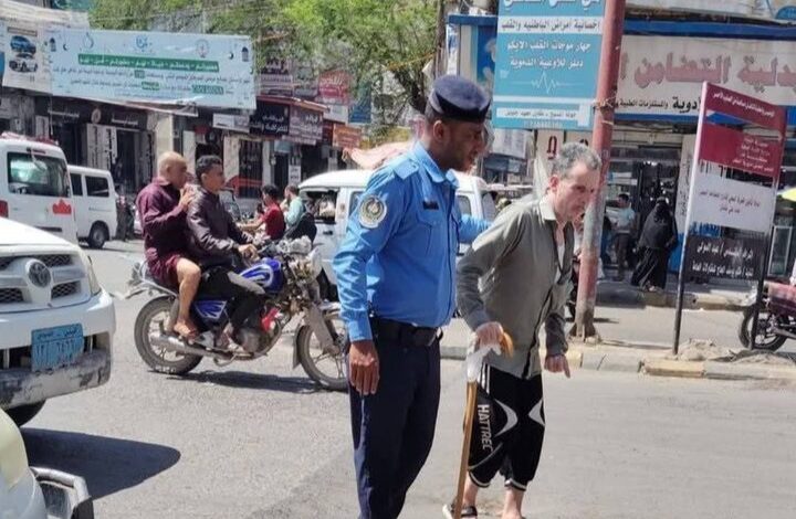 شرطة تعز تطيح بالمتهم في قضية مقتل رجل مرور 1 شرطة تعز تطيح بالمتهم في قضية مقتل رجل مرور