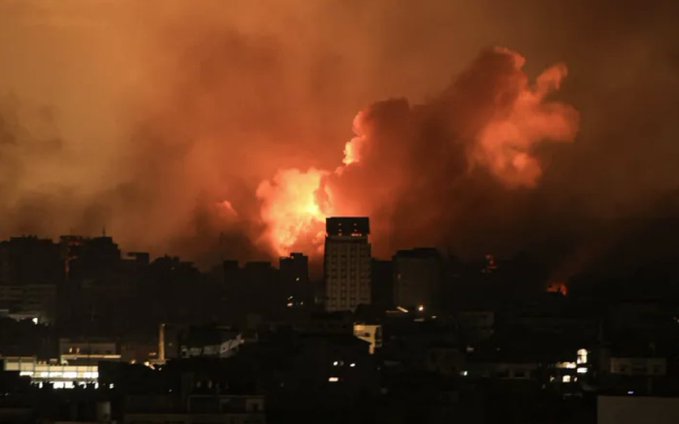 استشهاد وإصابة العشرات في قصف إسرائيلي استهدف نازحين في غزة