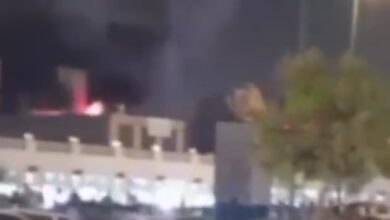 حريق في السوق القديم بمدينة بندر عباس الإيرانية ومحاولات مستمرة للسيطرة عليه