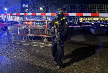 حادث طعن في ميونخ يسفر عن إصابات ومقتل المهاجِمة 1 حادث طعن في ميونخ يسفر عن إصابات ومقتل المهاجِمة