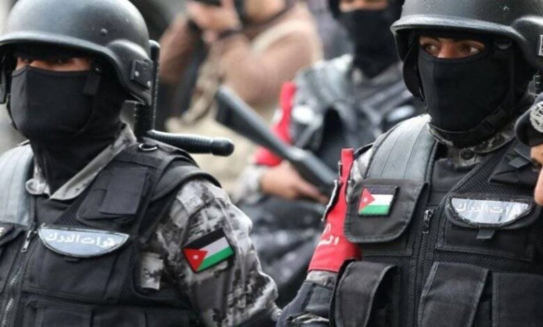 الأردن.. إحباط محاولة تهريب وثائق من مقر غير مرخص مرتبط بجماعة الإخوان في العقبة 1 الأردن.. إحباط محاولة تهريب وثائق من مقر غير مرخص مرتبط بجماعة الإخوان في العقبة