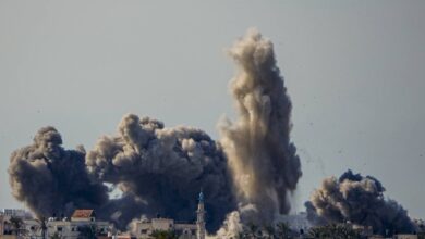 غزة تحت النار: عشرات الشهداء وتحذيرات من كارثة صحية