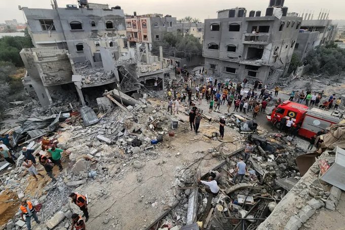 تصعيد جديد في غزة: غارات إسرائيلية تحصد أرواح 12 فلسطينيًا في مخيم الشاطئ