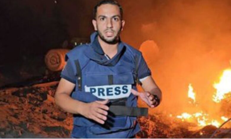 الاحتلال الإسرائيلي يقر باغتيال 5 صحفيين بغارة أمام مستشفى الشفاء في غزة 1 الاحتلال الإسرائيلي يقر باغتيال 5 صحفيين بغارة أمام مستشفى الشفاء في غزة