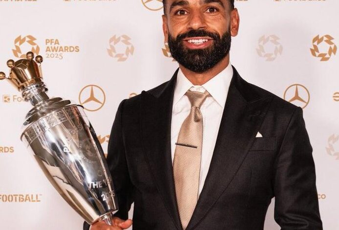 محمد صلاح يحطم الأرقام القياسية ويتوج بجائزة أفضل لاعب في إنجلترا