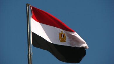 القاهرة تستنكر تصعيد إسرائيل وتحذر من مخاطر على استقرار المنطقة