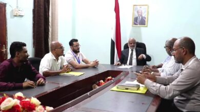 محافظ الحديدة يعزز التعاون مع منظمة "هاندي كاب" لتطوير مركز العلاج الطبيعي