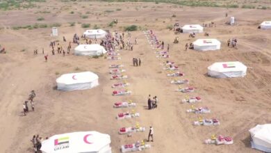 الحديدة.. توزيع خيام وسلال غذائية للمتضررين من السيول في حيس بدعم إماراتي