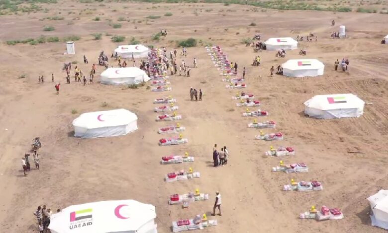 الحديدة.. توزيع خيام وسلال غذائية للمتضررين من السيول في حيس بدعم إماراتي 1 الحديدة.. توزيع خيام وسلال غذائية للمتضررين من السيول في حيس بدعم إماراتي