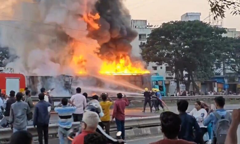 الهند.. انفجار داخل مركز شرطة في جامو وكشمير يسفر عن مقتل وإصابة 34 شخصا 1 الهند.. انفجار داخل مركز شرطة في جامو وكشمير يسفر عن مقتل وإصابة 34 شخصا