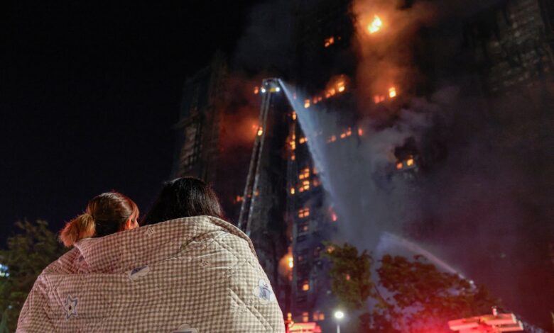 حريق ضخم في تاي بو يودي بحياة 13 شخصًا داخل الأبراج السكنية بهونج كونج