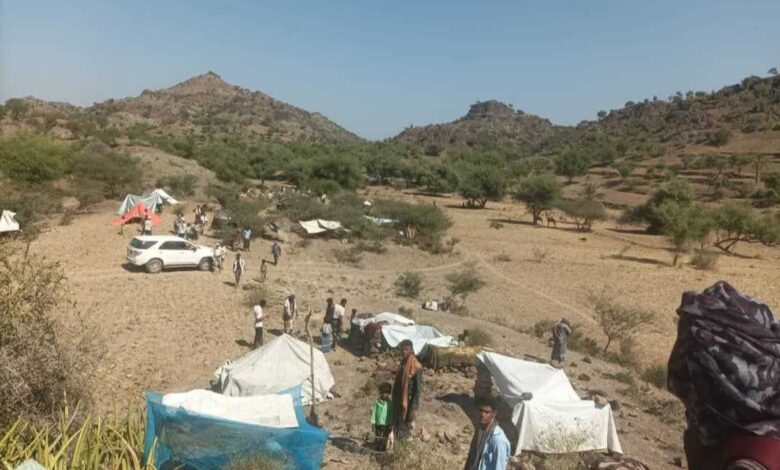تهجير قسري في ريف تعز.. ممارسات حوثية تجبر عشرات الأسر على مغادرة منازلها 1 تهجير قسري في ريف تعز.. ممارسات حوثية تجبر عشرات الأسر على مغادرة منازلها