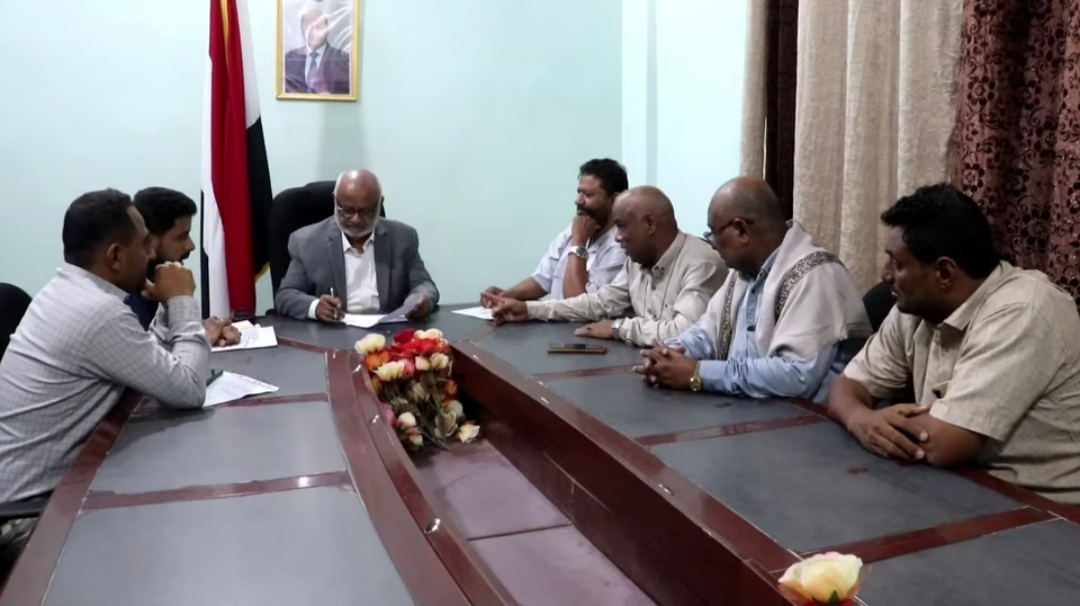 مشروع “قرية الخير” محور لقاء محافظ الحديدة مع مؤسسة “بصمات للتنمية”