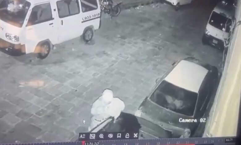 مجهولون يحرقون سيارة محامٍ في تعز