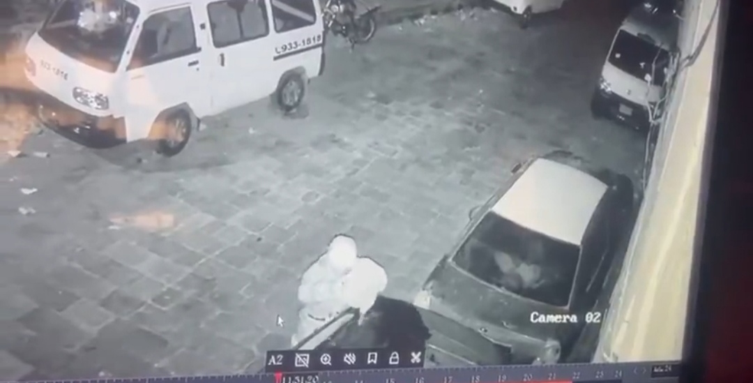 مجهولون يحرقون سيارة محامٍ في تعز