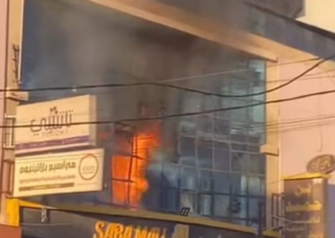 اندلاع حريق واسع في "سبأ مول" بصنعاء وسط خسائر مادية كبيرة