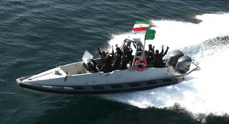 إيران تحتجز ناقلتي نفط أجنبيتين في الخليج