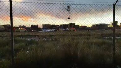 بوليفيا.. تحطم طائرة شحن عسكرية يقتل 15 ويصيب العشرات