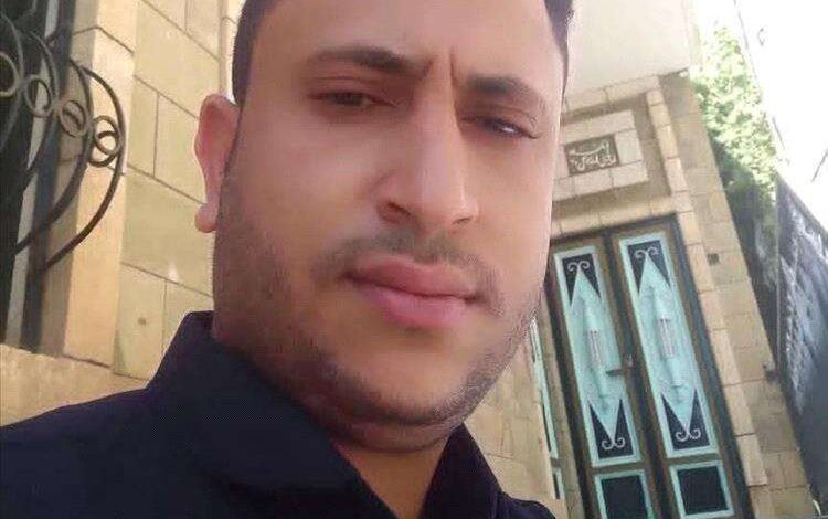 وفاة الصحفي عبدالصمد القاضي بعد تعرضه لإطلاق نار داخل محله 1 وفاة الصحفي عبدالصمد القاضي بعد تعرضه لإطلاق نار داخل محله