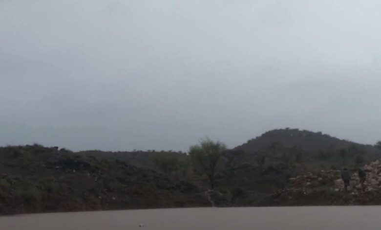 وفاة طفلتين غرقاً في حاجز مائي بمقبنة غرب تعز 1 وفاة طفلتين غرقاً في حاجز مائي بمقبنة غرب تعز