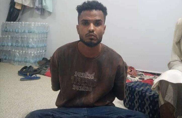 جريمة طعن داخل حافلة بكريتر تنتهي بمقتل راكب والقبض على الجاني 1 جريمة طعن داخل حافلة بكريتر تنتهي بمقتل راكب والقبض على الجاني