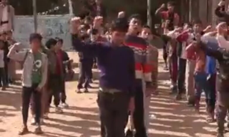 وزير الإعلام يندد بانتهاكات حوثية جسيمة بحق الطفولة في عمران
