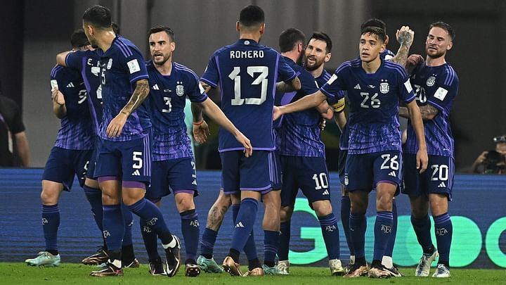 الأرجنتين تهزم بولندا وتتأهل في صدارة مجموعتها في كأس العالم