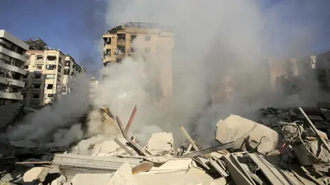الصحة اللبنانية: مقتل وإصابة 12 شخص بغارات للكيان الإسرائيلي 1 الصحة اللبنانية: مقتل وإصابة 12 شخص بغارات للكيان الإسرائيلي