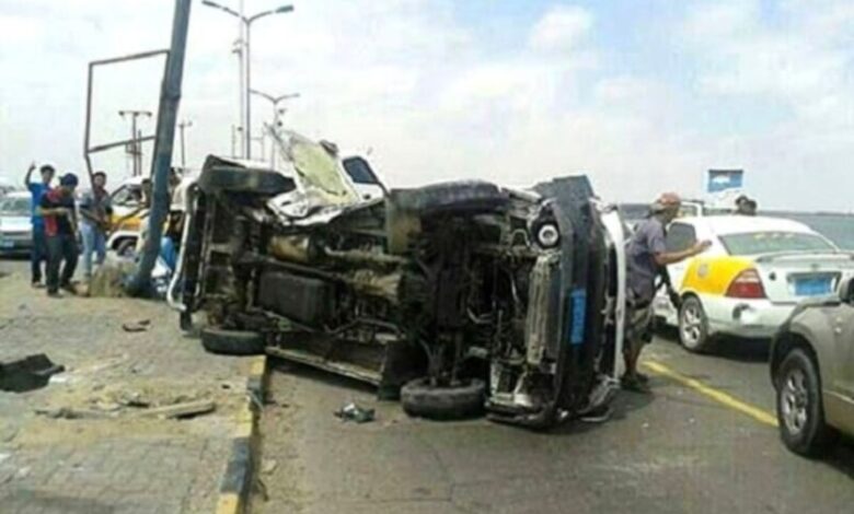 وفاة وإصابة 142 شخص بحوادث مرورية في المحافظات المحررة خلال أغسطس الجاري