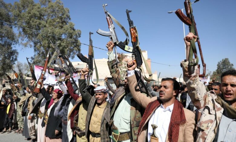 مشرف حوثي يقتل أحد عناصر الميليشيات في ريمة إثر خلاف شخصي 1 مشرف حوثي يقتل أحد عناصر الميليشيات في ريمة إثر خلاف شخصي