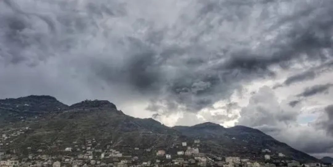 أجواء مستقرة على السواحل وتحذيرات من برودة شديدة واضطراب البحر