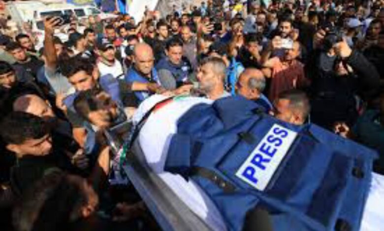 ارتفاع عدد الشهداء الصحفيين إلى 202 منذ بدء العدوان الإسرائيلي على غزة 1 ارتفاع عدد الشهداء الصحفيين إلى 202 منذ بدء العدوان الإسرائيلي على غزة