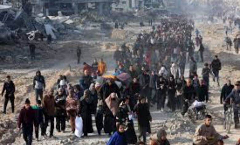 بعد 15 شهرا من العدوان الإسرائيلي.. بدء عودة النازحين إلى شمال غزة 1 بعد 15 شهرا من العدوان الإسرائيلي.. بدء عودة النازحين إلى شمال غزة