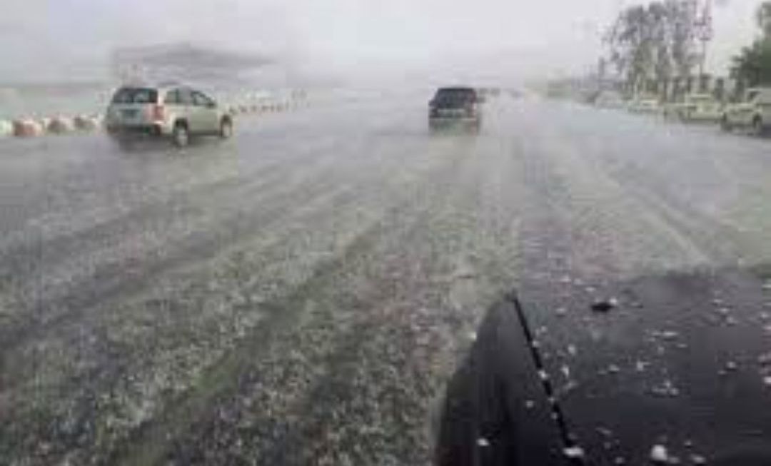 الأرصاد تتوقع أمطاراً متفرقة وتحذر من السيول والعواصف الرعدية