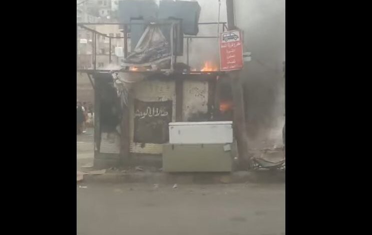 حريق هائل يلتهم محول كهربائي وسط تعز