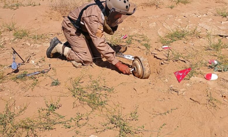 فريق «مسام» يتحرك ميدانياً بعد اكتشاف حقل ألغام قرب قرية سكنية في حجة 1 فريق «مسام» يتحرك ميدانياً بعد اكتشاف حقل ألغام قرب قرية سكنية في حجة
