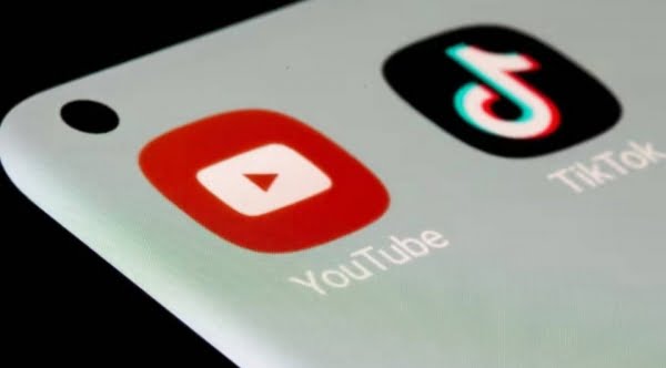 يوتيوب يطلق ميزة جديدة باسم "كولاب" لمنافسة «تيك توك» 1 يوتيوب يطلق ميزة جديدة باسم "كولاب" لمنافسة «تيك توك»