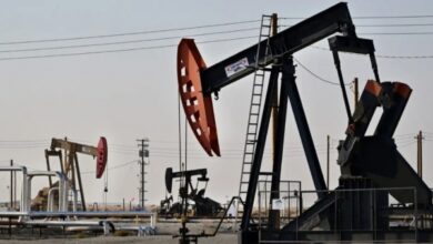 انخفاض أسعار النفط لأدنى مستوى في أسبوعين وسط مخاوف من فائض في المعروض