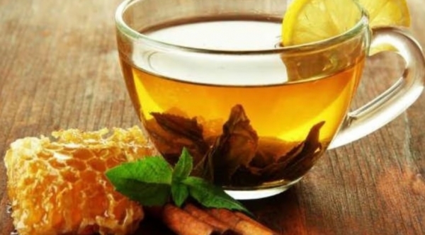 10 فوائد صحية لشرب الماء بالعسل 1 10 فوائد صحية لشرب الماء بالعسل