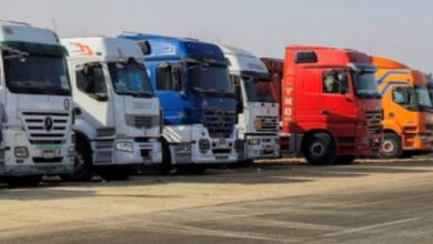 شاحنات المساعدات الإنسانية تبدأ التدفق إلى غزة