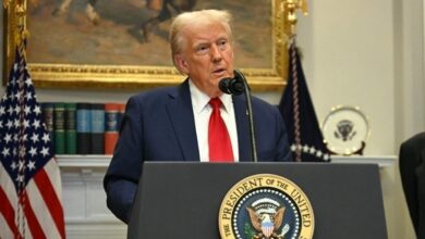 الرئيس الأمريكي ترامب يقيل 12 مفتشاً