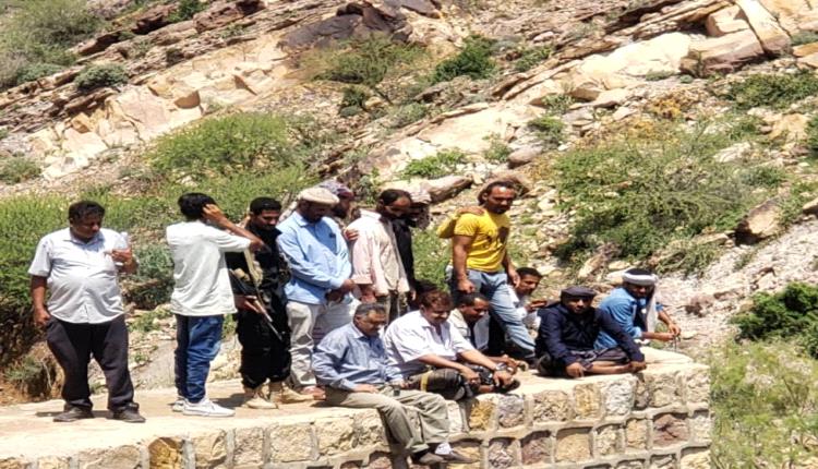 الضالع.. مدير عام الحصين يتفقد الحاجز المائي بمنطقة لكمة النوب