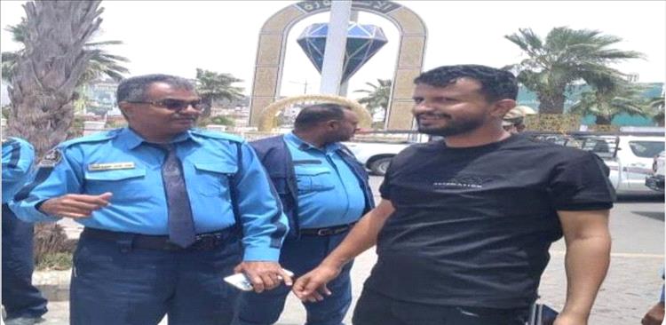عدن تتحضّر لإطلاق منظومة إشارات مرورية جديدة ضمن مشروع لإحياء وجهها الحضاري 1 عدن تتحضّر لإطلاق منظومة إشارات مرورية جديدة ضمن مشروع لإحياء وجهها الحضاري